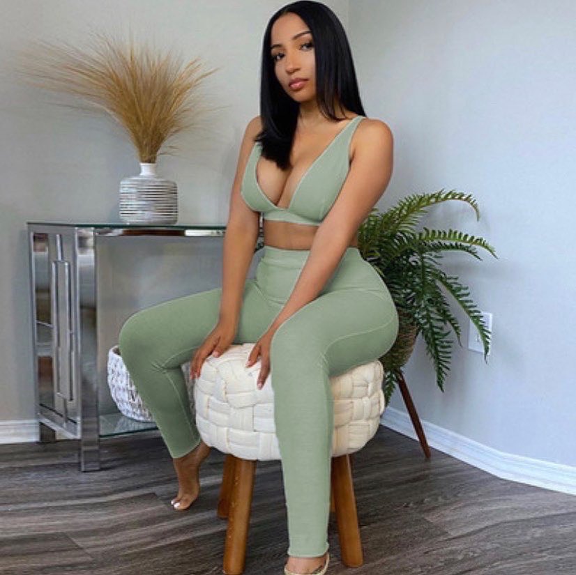 demiazure's tweet photo. “Keri” Set available in Sage , M-3X.
Hey yours here: https://t.co/3PBDYyIywB
#buyblack #shopdemiazure #BlackOwnedBusiness #afforableclothing #2piecesets https://t.co/Y0Pzk32wO6