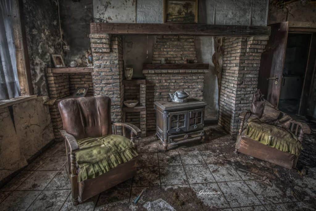 EHBO_POST's tweet photo. 5  NIEUWE LOCATIES TOEGEVOEGD !

URBEX BY PETER :
Zie het resultaat van : 

12 dagen URBEX ...
58 Locaties bezocht ...
5145 Kilometer gereden om ze te bezoeken ...
3169 Foto's gemaakt om U het verleden te laten zien ...

KIJK HIER VOOR HET RESULTAAT :
https://t.co/7xeZeuPYph https://t.co/XIUtwFsndQ