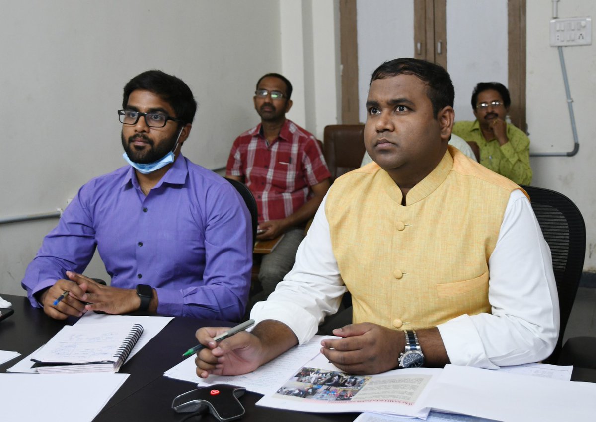 గ్రామీణ స్థాయి నుంచి పిల్లల్లో పోషకాహార లోపాన్ని అధిగమించేందుకు సంబంధిత శాఖల అధికారులు సమన్వయంతో పూర్తిస్థాయిలో చర్యలు తీసుకోవాలని క్యాబినెట్ కార్యదర్శి రాజీవ్ గుబ్బా, ఢిల్లీ నుండి వీడియో కాన్ఫరెన్స్ ద్వారా జిల్లా కలెక్టర్లు, అదనపు కలెక్టర్లు, సమీక్ష సమావేశం నిర్వహించారు.