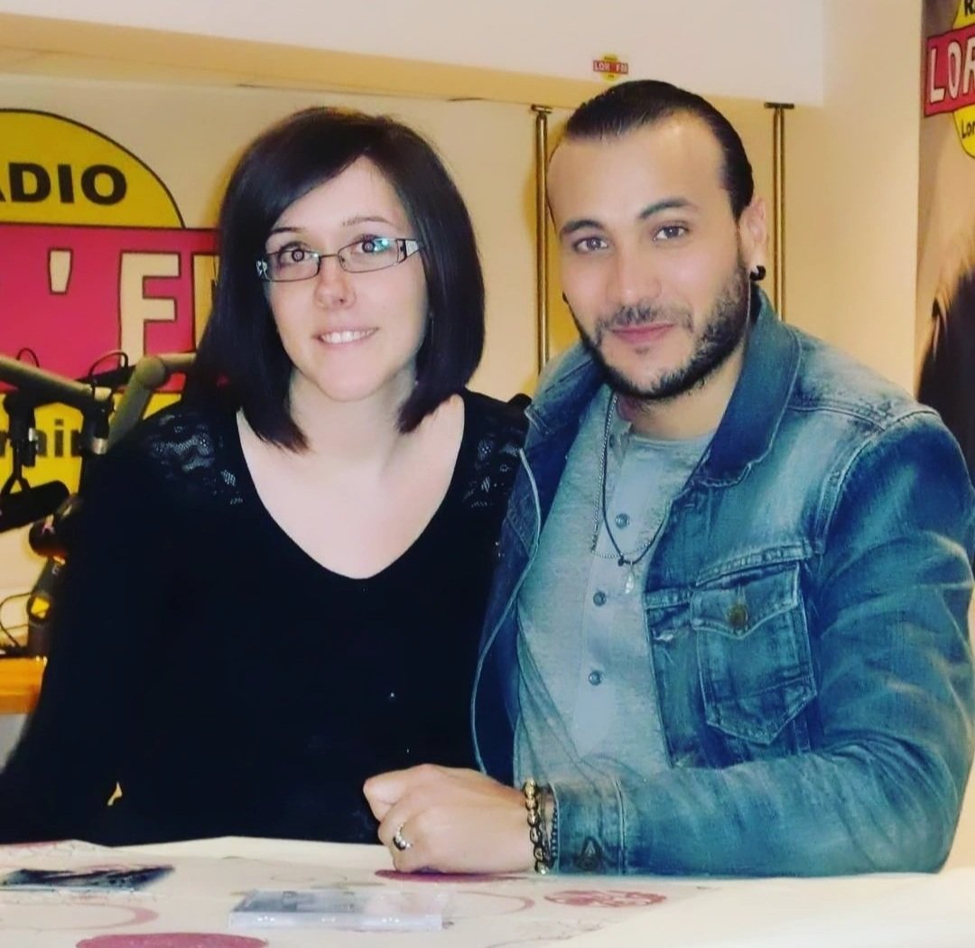 ChristineStef's tweet photo. Cette photo a 10 ans. Déjà ! #Souvenirdujour #MerwanRim #Showcase #Radio #LORFM https://t.co/oG4HQx87qp