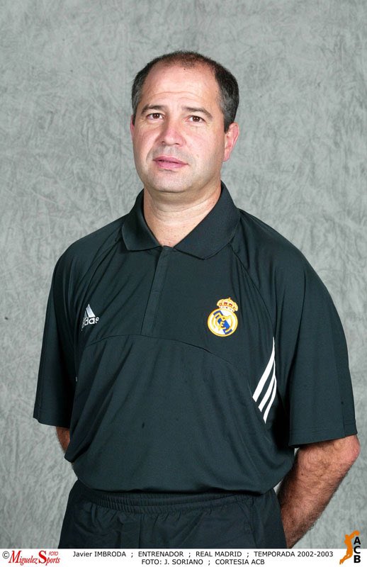 GABERSPORTS's tweet photo. Queremos lamentar la pérdida de un grande del #Baloncesto Alguien que llevó este deporte a grandes y altas cotas. #DEP Javier Imbroda,un luchador , excelente entrenador y gestor. 

En la primera imagen le vemos en aquellos Campus Mayoral que se organizaron en Marbella en los 80’s https://t.co/UUQzF6f2Qc