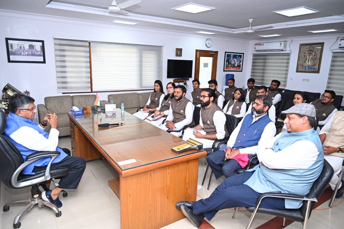 mit_sog's tweet photo. #MITSOG 's MPG 17th batch students interacted with @rsprasad - MP Lok Sabha (BJP, Patna Sahib, Bihar) Former Minister for Law & Justice, Communications, Electronics & Information Technology, Govt. of India on Day 11 of National Study Tour 2022
#NationalStudyTour https://t.co/jrsoOZOtBw