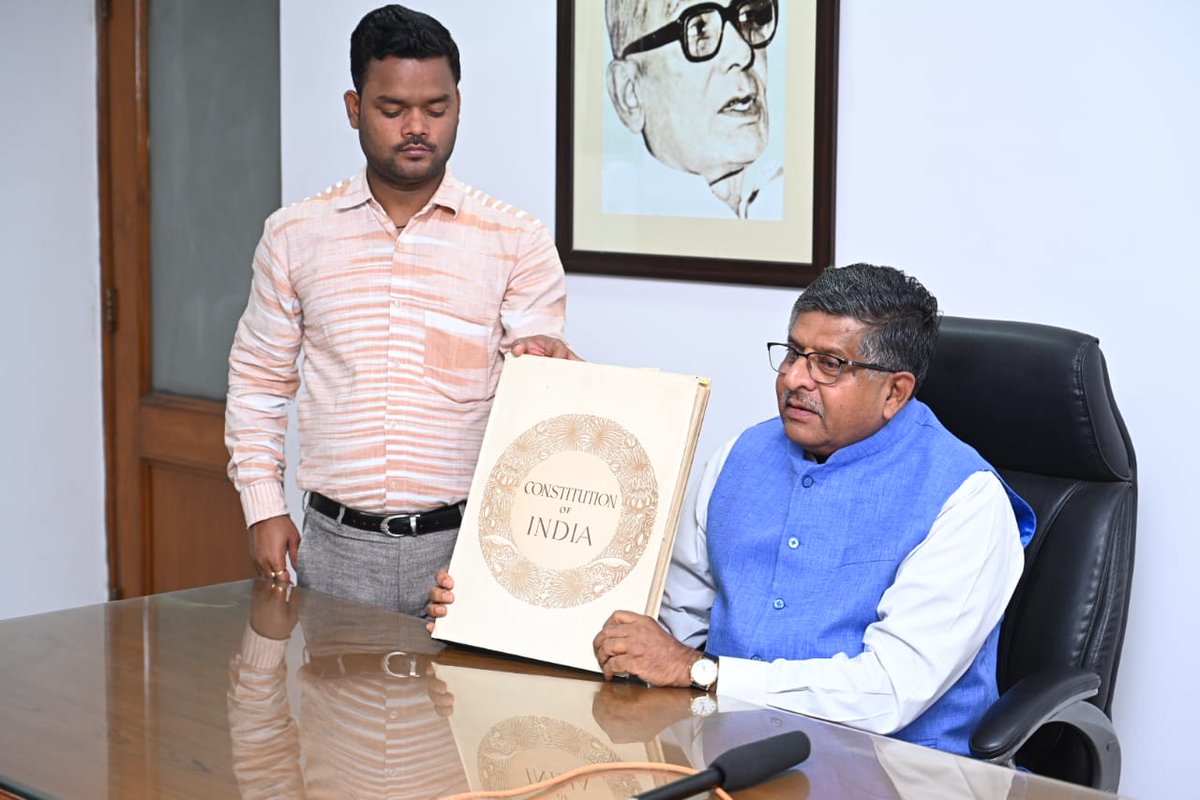 mit_sog's tweet photo. #MITSOG 's MPG 17th batch students interacted with @rsprasad - MP Lok Sabha (BJP, Patna Sahib, Bihar) Former Minister for Law & Justice, Communications, Electronics & Information Technology, Govt. of India on Day 11 of National Study Tour 2022
#NationalStudyTour https://t.co/jrsoOZOtBw