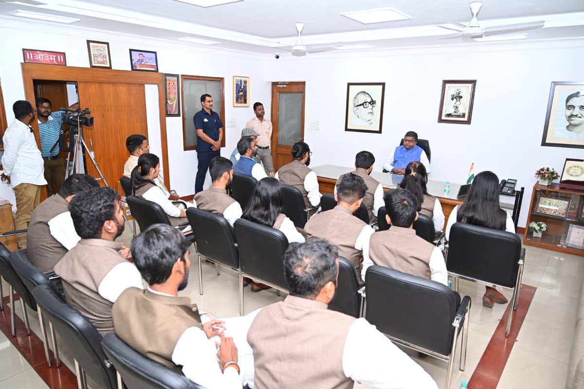 mit_sog's tweet photo. #MITSOG 's MPG 17th batch students interacted with @rsprasad - MP Lok Sabha (BJP, Patna Sahib, Bihar) Former Minister for Law & Justice, Communications, Electronics & Information Technology, Govt. of India on Day 11 of National Study Tour 2022
#NationalStudyTour https://t.co/jrsoOZOtBw