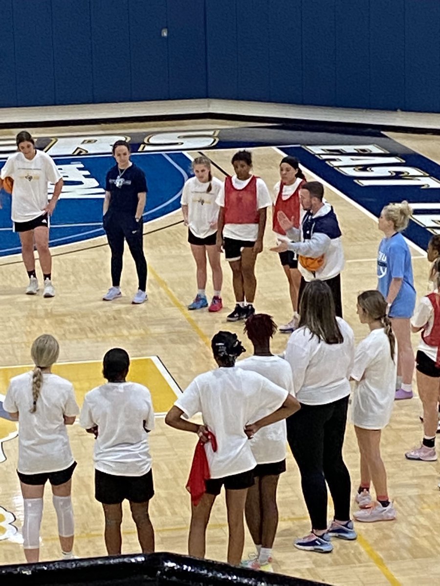 Thank you to ETBU women’s basketball for having me at their camp.  Got in lots of work and had fun!!! 🤍#ETBU #CAMP #Hardwork <a href="/ETBU_WBSK/">ETBU Women's Basketball</a>