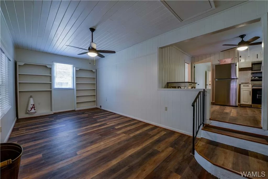 AndrewJBoneRE's tweet photo. #Tuscaloosa #Alabama Renovated 4BR/2BA & min. to campus. SS appliances, granite, refinished hardwood floors & LVP. Inside laundry room, carport & additional off street parking; fenced backyard & storage bldg. Great #investment! Property management available. #ajbreg 205-531-5577 https://t.co/LsLV54yMys