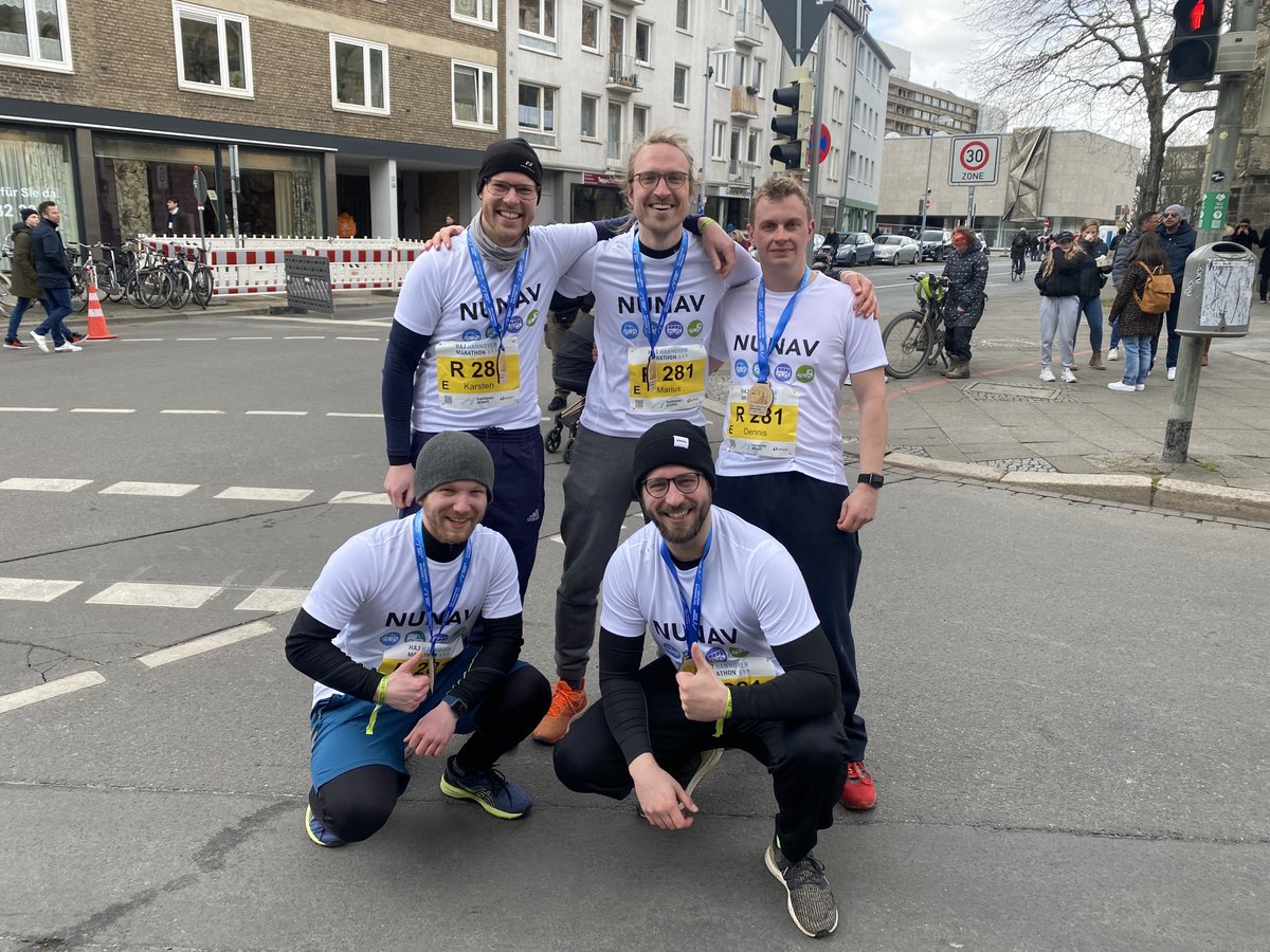 Nunav_'s tweet photo. Die #Graphmasters Staffel beim HAJ Hannover #Marathon! Heute mal ohne #Navi über die Ziellinie! 🏃 #graphmastersteam #hannover https://t.co/KnZYe1XCt0