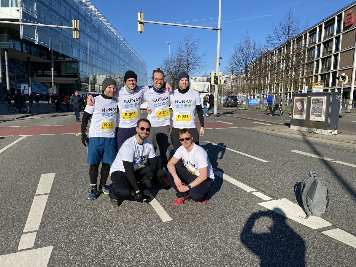 Nunav_'s tweet photo. Die #Graphmasters Staffel beim HAJ Hannover #Marathon! Heute mal ohne #Navi über die Ziellinie! 🏃 #graphmastersteam #hannover https://t.co/KnZYe1XCt0
