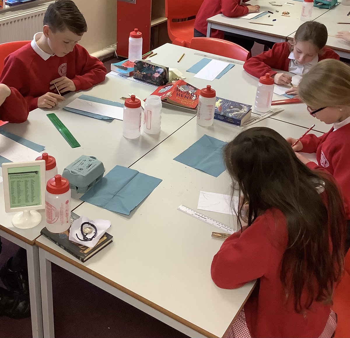 LordsgateCE's tweet photo. Our Year 5 class worked hard to create a piece of collaborative art in the style of John Reilly’s ‘The Ascension’ to be displayed in @sjbburscough Church. #lordsgatepassport #lordsgateart https://t.co/sYJacPc0Bk