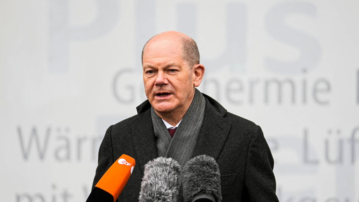 welt's tweet photo. Nach Fund zahlreicher Leichen: Scholz fordert Aufklärung von „Verbrechen des russischen Militärs“ https://t.co/y0rTalg19X https://t.co/FFR1vgGqr3