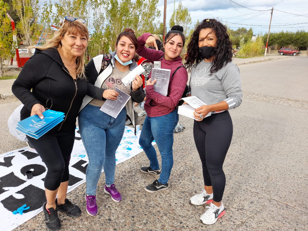 NataliaGarzn1's tweet photo. #MalvinasNosUne Las organizaciones sociales y territoriales de FeNaT Santa Cruz - CTAA junto al CIC San Cayetano (MDS) ,  realizaron una jornada recreativa,  deportiva y cultural conmemorando los #40AñosdeMalvinas . https://t.co/XySlgsv1NV
