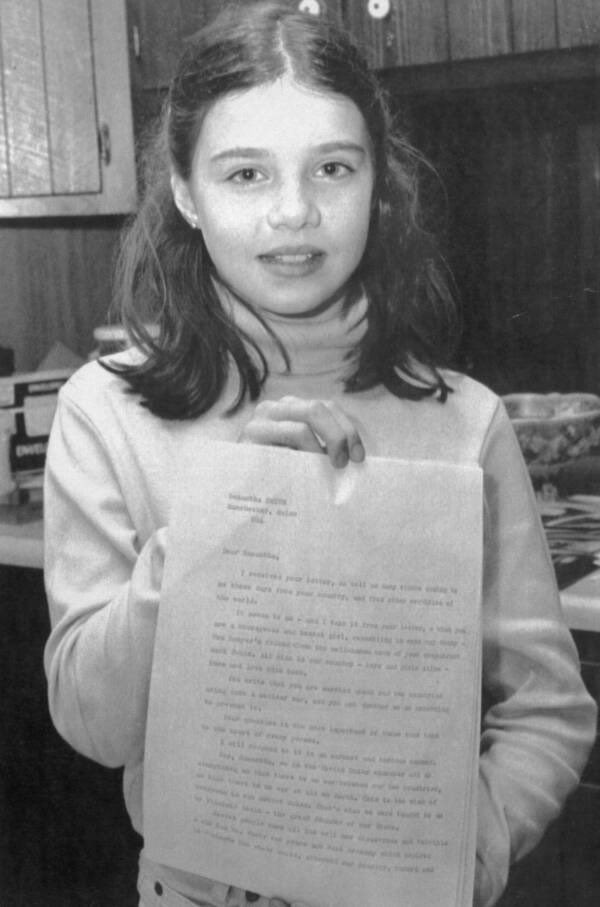 energyisle's tweet photo. Samantha Smith was 10 when she eased US/USSR Cold War tensions with a letter. 👏❤️

It said both could co-exist in peace. 

She was invited to the USSR &amp; earned her the role of "America's Youngest Ambassador,"Her words &amp; actions changed the world. 

So can yours. #ClimateAction https://t.co/e65BdNtgGK