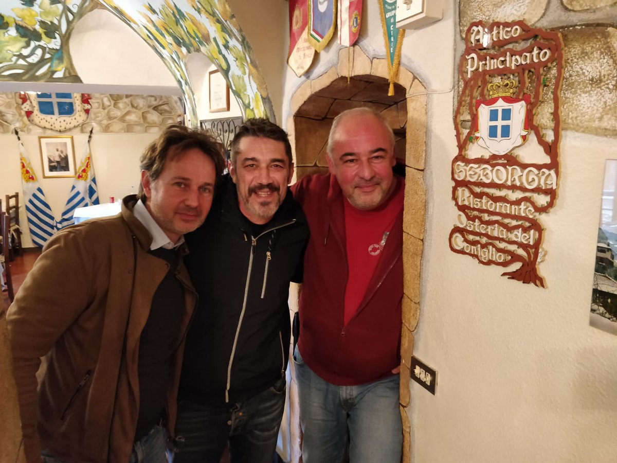 nmtedeschi's tweet photo. Si conclude una splendida settimana passata con i cugini che sono venuti a trovarmi per i nostri rispettivi compleanni,c'è ancora il senso della Famiglia,grazie
#BaSaNotto (Basilico-Salvia-Chinotto)
#Rossese
#PrincipatoDiSeborga
#OsteriaDelConiglio
#RivieraDeiFiori #Liguria https://t.co/CrqVgiCfbk