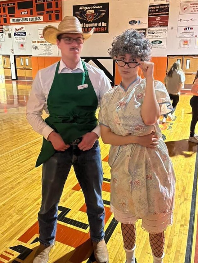 Congrats to all of our students involved in Hamilton’s Show Choirs— Prestige, Vocal Elegance, and CrescenDudes! Fantastic end to the season, at Martinsburg, WV!