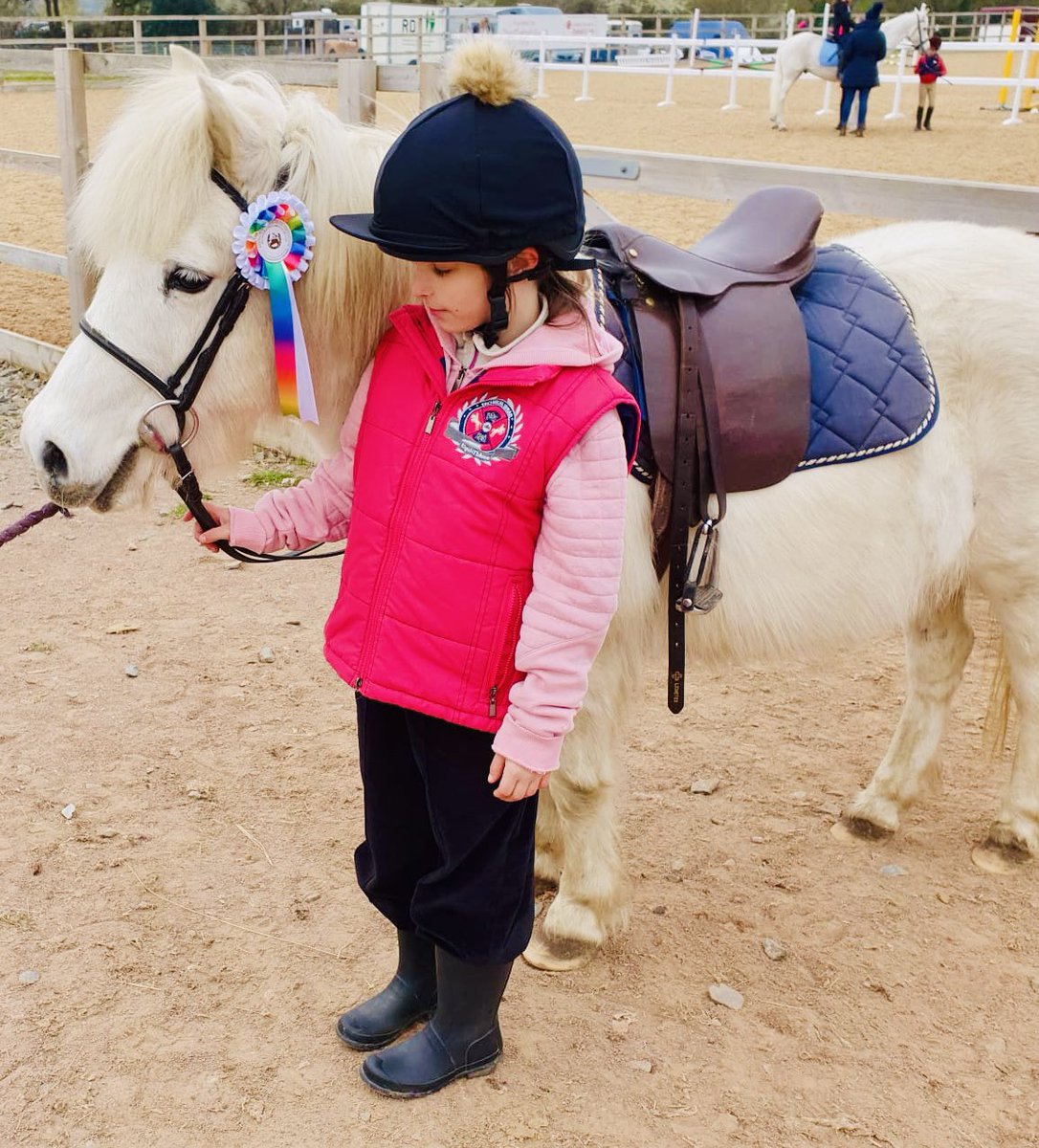 KristiaWorrell's tweet photo. My girl 💕💕💕 love her!
#dreambig #nevergiveup #believeinyourself #wewantapony #proud #showjumping https://t.co/lCaxeQAUIL