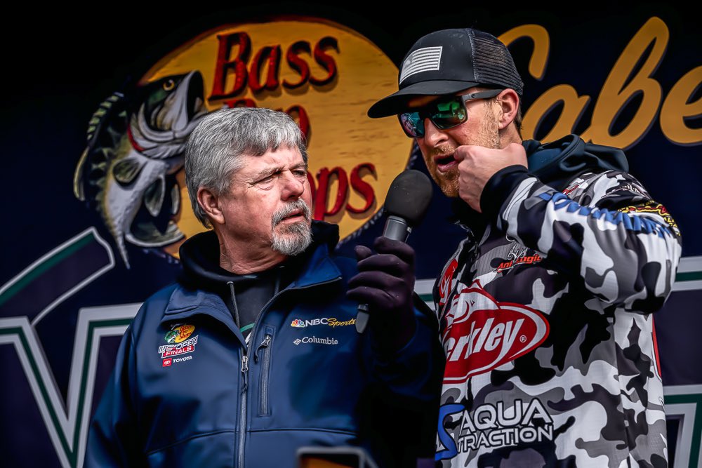 TheNextBiteTV's tweet photo. John Hoyer is explaining to the National Walleye Tour Michigan crowd, how sharp the Fushion 19 hooks are.  John changes all his hooks before every tournament to help prevent him from losing any fish in a tournament.
#thenextbite #johnhoyer #detroitriver #michigan https://t.co/Zfu0rfFWin