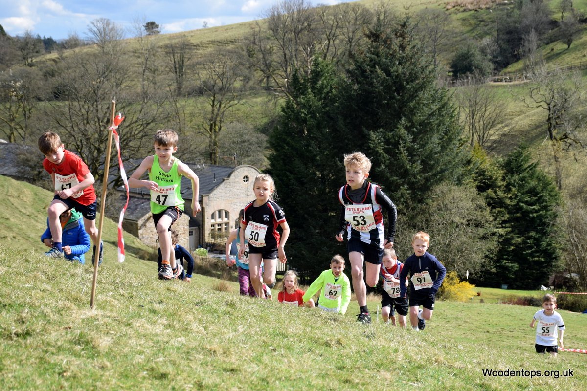 WoodentopsFR's tweet photo. 2nd April 2022 - Pendle U9 Fell race - 184 photos in link https://t.co/MhLwPuVmIE @TrawdenAC @FellJunior @FellrunningUK @SettleHarriers @horwichharriers @ChorleyATC @otleyac @SaddleworthRnrs @todharriers https://t.co/azPzO63hgq