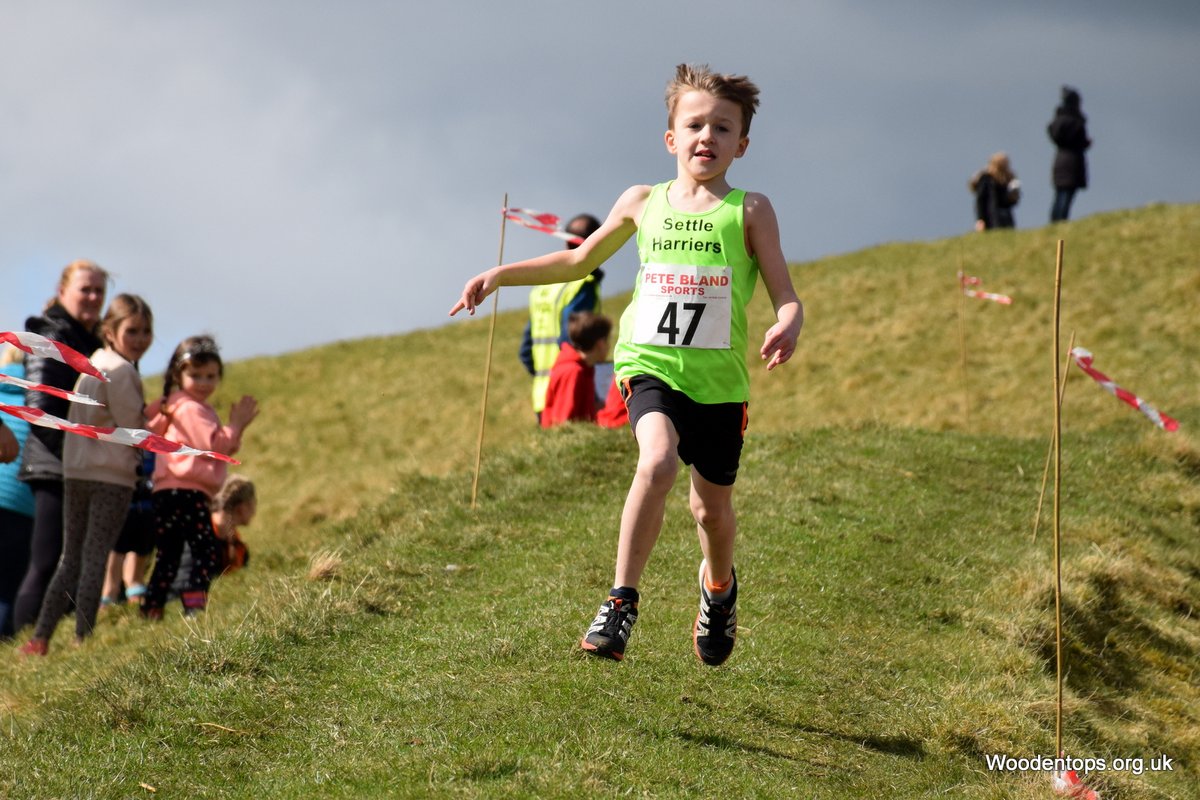 WoodentopsFR's tweet photo. 2nd April 2022 - Pendle U9 Fell race - 184 photos in link https://t.co/MhLwPuVmIE @TrawdenAC @FellJunior @FellrunningUK @SettleHarriers @horwichharriers @ChorleyATC @otleyac @SaddleworthRnrs @todharriers https://t.co/azPzO63hgq