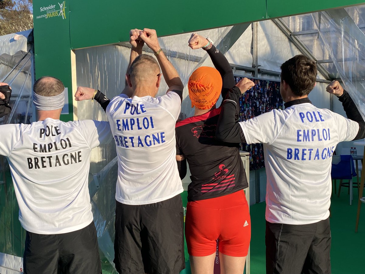 a_jeuland's tweet photo. Marathon de Paris : Pôle emploi Bretagne est dans la place💪.     3h50 Record perso battu :) https://t.co/m9yhGusxZr