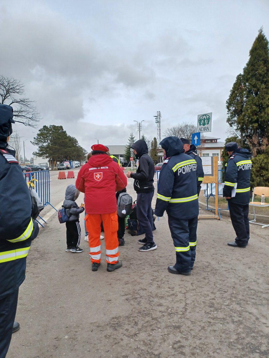 Los abrazos cobran otro sentido cuando se los das a alguien que viene huyendo de la guerra