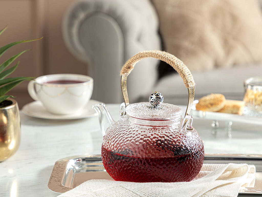 Zarafet dolu bir HEDİYE! 🎁

Çay sohbetlerine eşlik edecek bu şık demliği kazanmak için yapman gerekenler ise çok basit! 

- Sayfamızı takip et ve bu gönderiyi beğen,
- En sevdiğin bir arkadaşını etiketle, 
- #englishhome etiketiyle yorumlarda paylaş, 

Herkese bol şans! 🤩