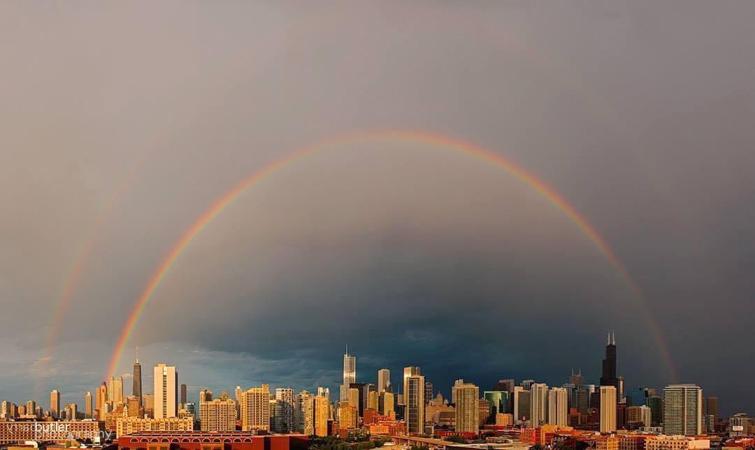 barrybutler9's tweet photo. Today is National Find A Rainbow Day #Chicago https://t.co/CUNfEkzyfN