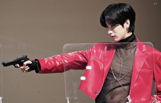 daikkaiju's tweet photo. I've been staring at this photo for the last 40 minutes, help https://t.co/27vEo4YbJT