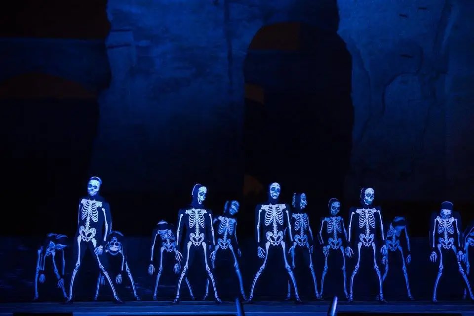 OperaRoma's tweet photo. #Caracalla2022: dal 15 luglio al 4 agosto, "Carmen" di Georges Bizet con la direzione di #JordiBernàcer e l'allestimento firmato da #ValentinaCarrasco, ambientato sulla frontiera fra Messico e Stati Uniti.
Avete già il vostro biglietto? https://t.co/mq2fdhk1XN
#operaroma https://t.co/HEzSD1GezP