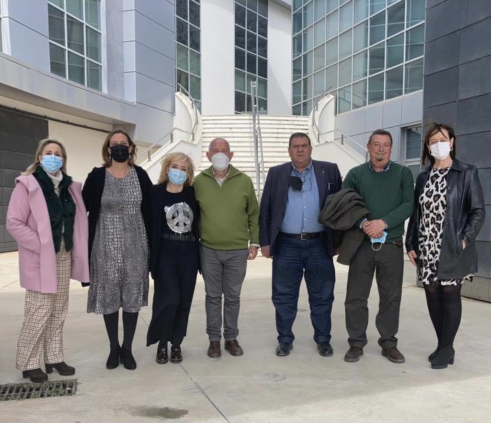 IzabeGomez's tweet photo. El viernes nos visitó la Secretaria General de la UGT en Andalucía,@mc_castilla, un encuentro institucional con delegad@s del sindicato, abordando el reto de estabilización del empleo público y mejor conocimiento de un sector estratégicos de #Andalucia, la #PielDeUbrique en Movex https://t.co/X5E39QFt08