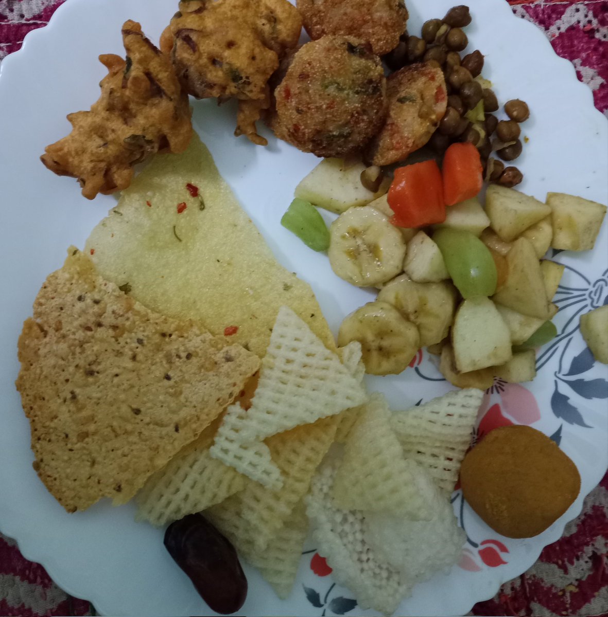 Zaffar_Nama's tweet photo. Done with first Iftaar of the Ramzan Month. https://t.co/UtPS68oEys