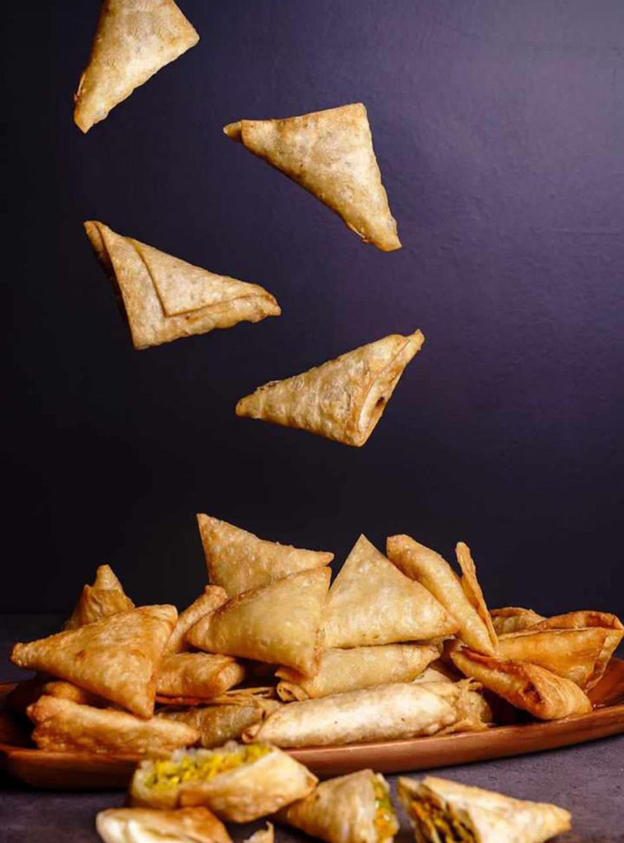 #شاورما_لندن
#سمبوسة
سمبوسة مقرمشة لذيذة 👌🏻😋