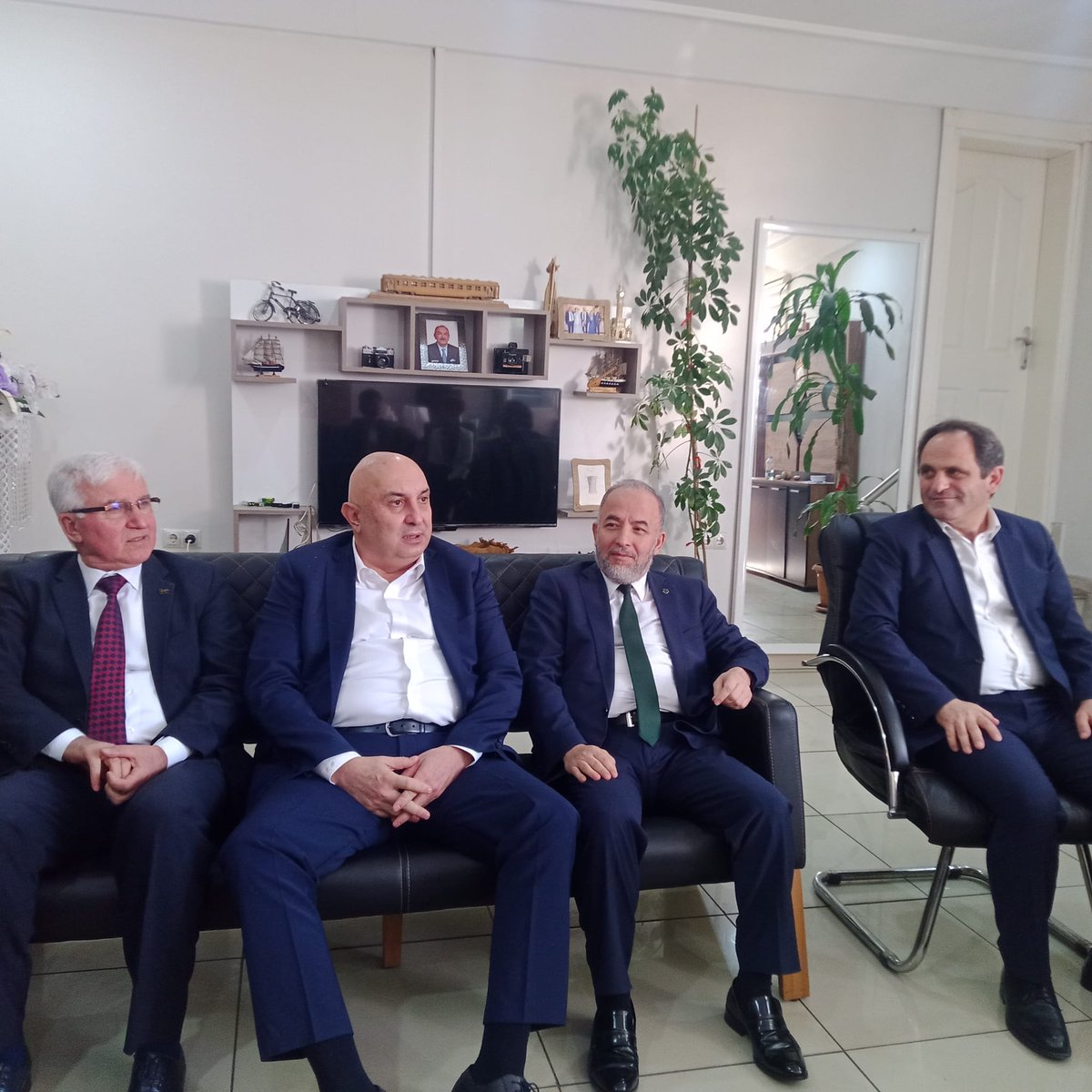sevilay_gonen's tweet photo. EYT Federasyonu Sakarya İl Temsilciliğini düzenlediği, EYT mağdurlarının katıldıgı bilgilendirme toplantısına iştirak ettik.

Edirne’den Kars’a Jüpiter’den Mars’a çıksın artık bu yasa”

@GelecekPartiTR
@Ahmet_Davutoglu @abdullahbasci  @fthsevindik @SakaryaSTK @huseyingunernet https://t.co/ohYa2eoO5k