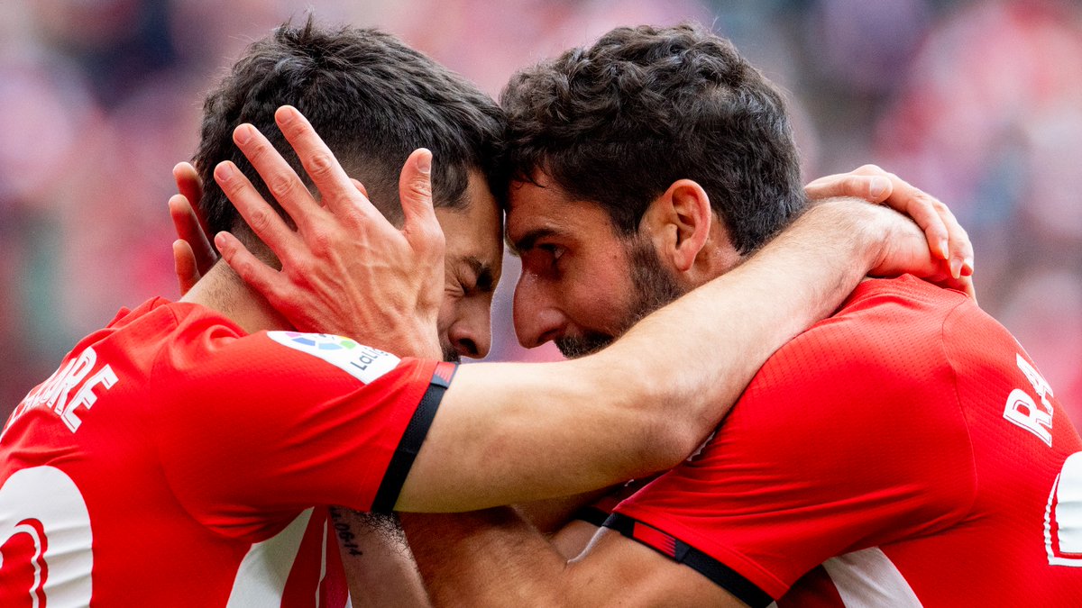 🔝 ¡Qué alegría, Asier! 🐃 💪 Le gana Villalibre la partida al defensa ...