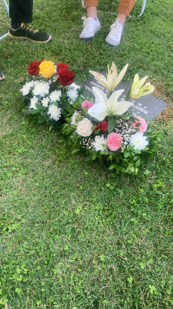 Elsa74517634's tweet photo. Hoy hace 3 años de tu partida partida al Reino Celestial papito Cacho te extrañamos tanto 💔💔 https://t.co/F90eBdewaw