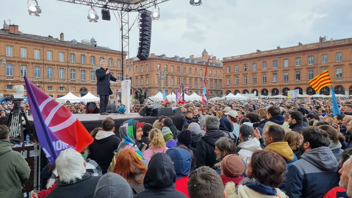BallyBagayoko's tweet photo. « Si vous votez pour moi, c'est un choix de société. Mais si vous votez pour les autres aussi c'est un choix de société : le mépris de classe d'un côté, le mépris de race de l'autre » @JLMelenchon 

#MelenchonToulouse https://t.co/HZrAQiEvwO