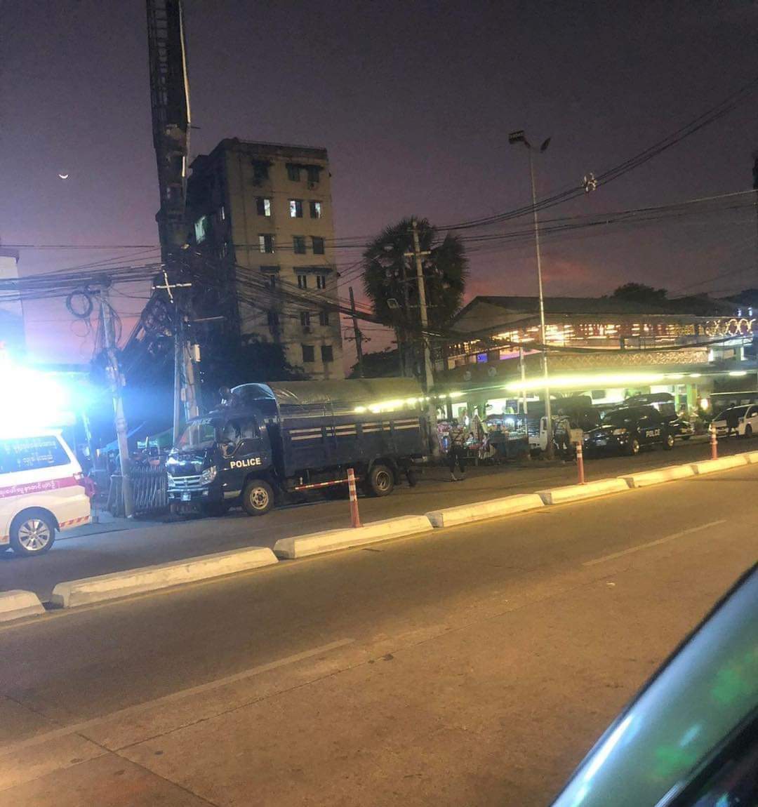ရန်ကုန်၊ စမ်းချောင်းရှိ ဗိုလ်မှူးချုပ်တင့်ဆန်းနှင့် ဒေါ်သီတာသန်းမောင်ပိုင် TK House Restaurant တွင် စစ်တက္ကသိုလ် အပတ်စဉ် ၂၆ တွေ့ဆုံပွဲ ဗုံးခွဲတိုက်ခိုက်ခံရ ပြီး အရာရှိဟောင်းတချို့နှင့်စစ်သားတချို့ထိခိုက်သေဆုံးနိုင်

ရန်ကုန်၊ ဧပြီ ၃
Read More -> t.me/khitthitnews/3…