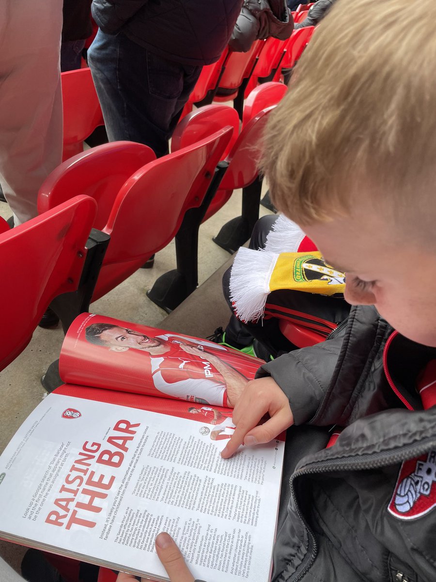 Gindiesel's tweet photo. Must be a good read, first time he has been quiet all day! #wembley #PapaJohnsTrophy @barlaser_97 https://t.co/VZuFUEAWbn