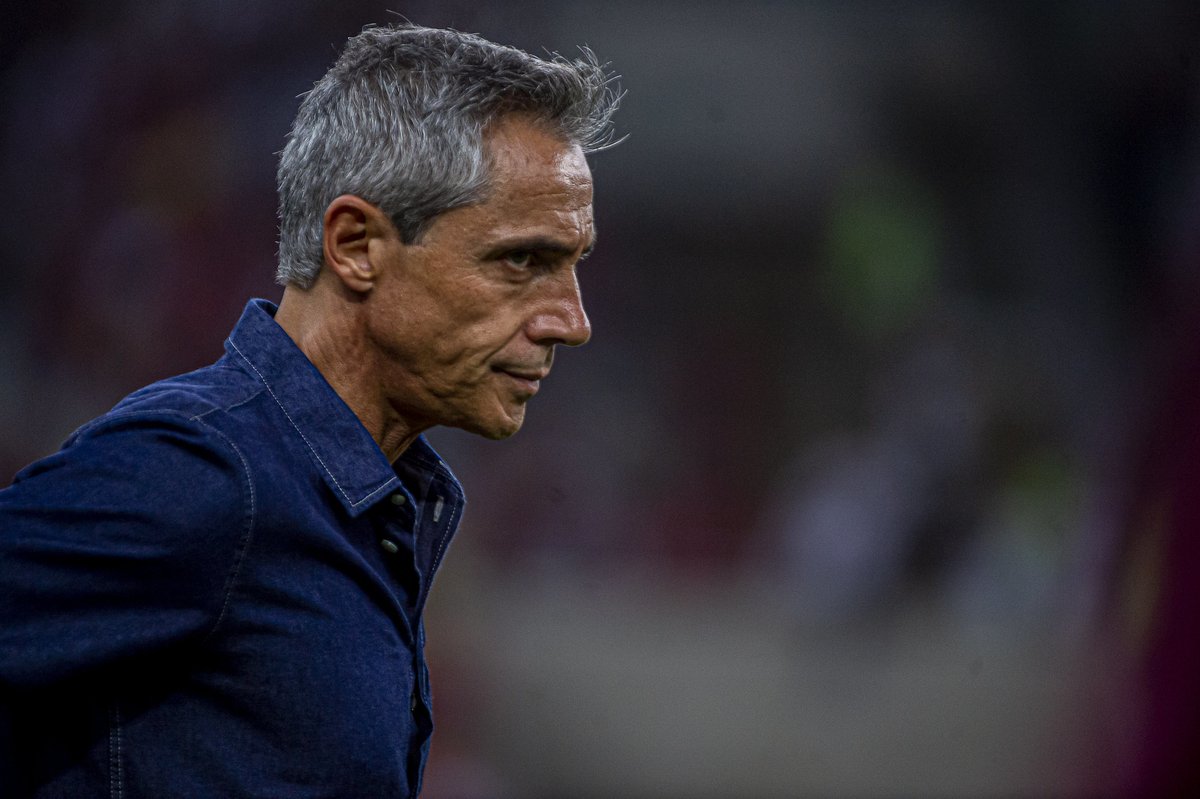 LeoJoseReporter's tweet photo. 🗣️ | Tenho CERTEZA que a filosofia de Paulo Sousa não é "bagunçada". Os trabalhos dele na Fiorentina e no Bordeaux mostram sua linha de raciocínio, mas ela não é alcançada no Flamengo. Alguns jogadores acomodados no ápice de 2019/20 sabotam e impedem uma renovação. https://t.co/qj3muLibBL