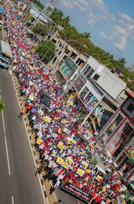 GlobeSLnews's tweet photo. A large number of people protested in the Sri Lankan capital today...
Their main objective is to remove the President of Sri Lanka...

#GoHomeGota #SriLankaCrisis #GoHomeRajapaksas
#AnonymousSaveSriLanka #පන්නමු
@YourAnonCentral https://t.co/sMPCAD9l0d