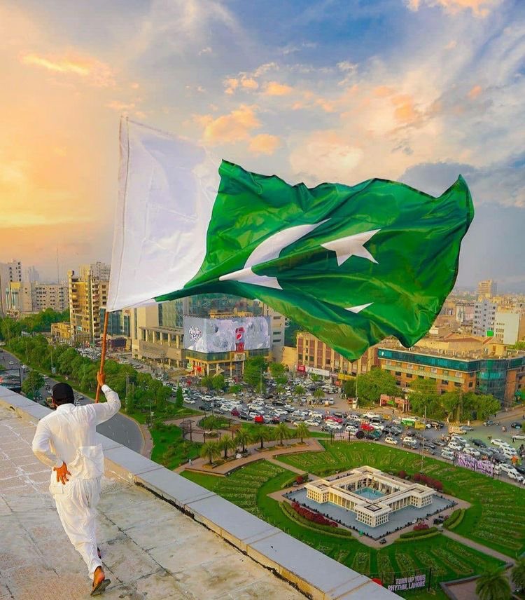 Tarafımız belli olsun. Biz darbeci ABD ve tüm emperyalistlere karşı Pakistan halkı ve seçilmiş Başbakanı #ImranKhan'ın yanındayız.