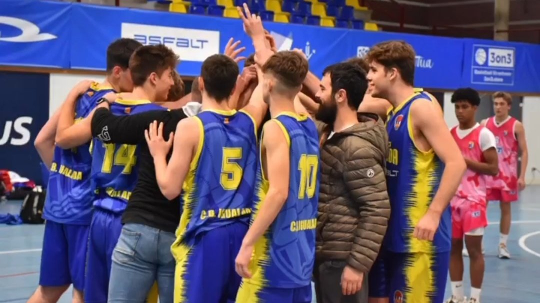 CBIgualada's tweet photo. Avui destaquem el partit de l'Asfalt CB Igualada.
L'equip Júnior Masculí A s'enfronta al @ClubBasquetVic en els vuitens de final de la competició Preferent B (19.30)
Us esperem a Les Comes, tarda de bàsquet!
#femcbi #fembasquet #fembase https://t.co/vEKH3WTRdF