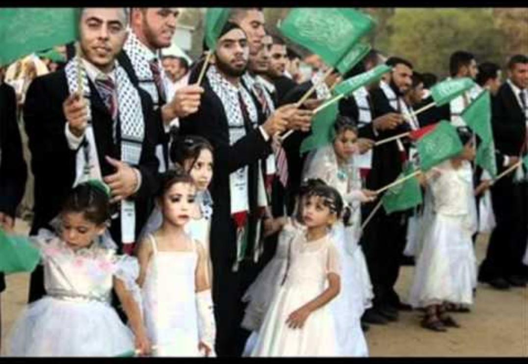 Wayne57072607's tweet photo. These children are wife's to the men they are standing next too. https://t.co/F4FFWOj1Ic