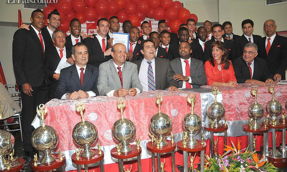jorgepubliradio's tweet photo. Hoy es una fecha muy importante en la historia de @AmericadeCali . Un día como hoy el club salía de la Lista Clinton, esa noche se jugó un amistoso ante @nacionaloficial dirigido por Juan Carlos Osorio

El diablo fue al único que le cobraron una deuda que es de muchos, casi todos https://t.co/OolFtBcPqr
