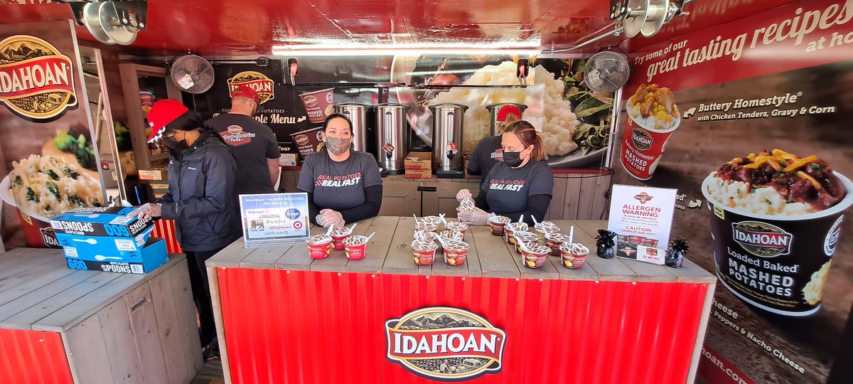 Cameron_Gray's tweet photo. Mmm, all the @IdahoanFoods mashed potatoes you can eat #MashedInAmericaTour https://t.co/nFJtP0AOpX