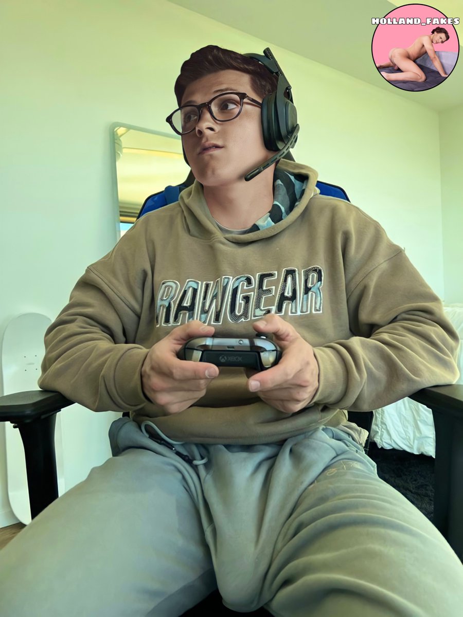 Does anybody wants to play? I'm missing a player 2 
#SeductiveSunday