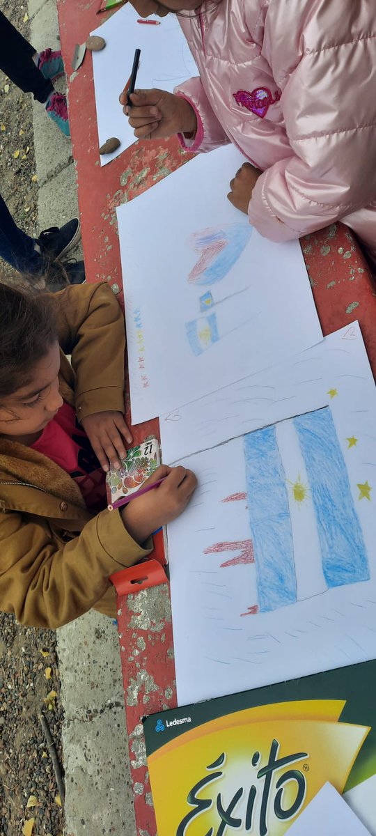 NataliaGarzn1's tweet photo. #MalvinasNosUne #SantaCruz #CaletaOlivia | Las infancias también se expresaron
En la jornada recreativa,cultural y de deporte de la FeNaT en conmemoración a los #40AñosDeMalvinas las infancias fueron protagonistas a través de reflexionen y dibujo
#Solidaridad #Organización #Lucha https://t.co/1al9OhsIlE