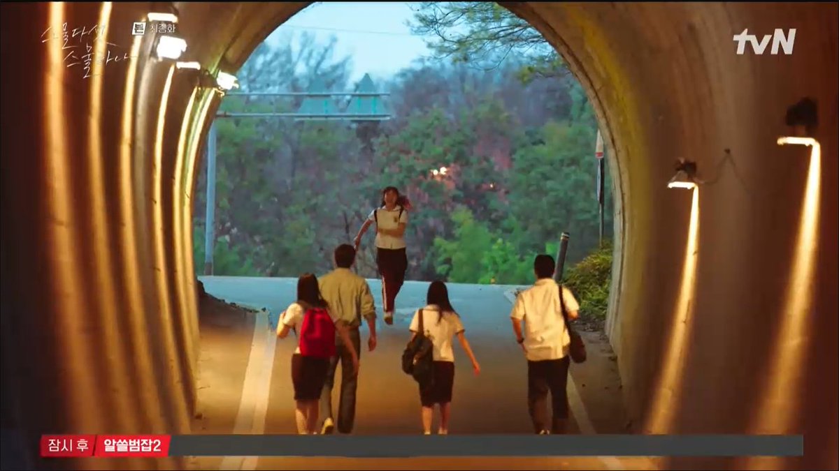eun__xx__'s tweet image. 2521 just taught us how precious youth is. it&apos;s precious because it&apos;ll only be a phase, it&apos;ll be the only time where passion and friendship are the only things that matter.  that&apos;s why you have to treasure it. ):

it just showed us what &quot;growth&quot; is. #TwentyFiveTwentyOneEp16