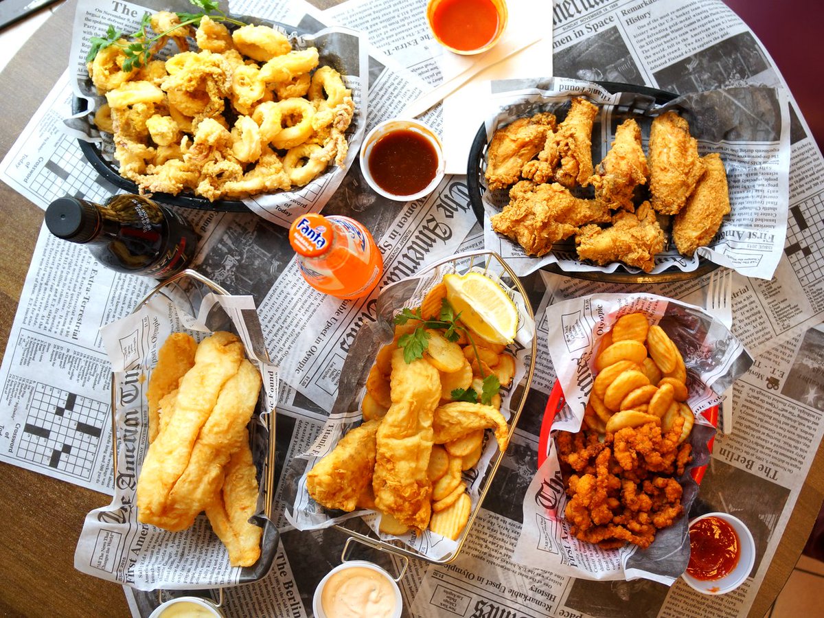 TheChippery's tweet photo. We're here to serve our awesome customers! 
🙌 Stop by tomorrow to pick up your 🏀 #MarchMadness game time munchies. https://t.co/UumTofoesu