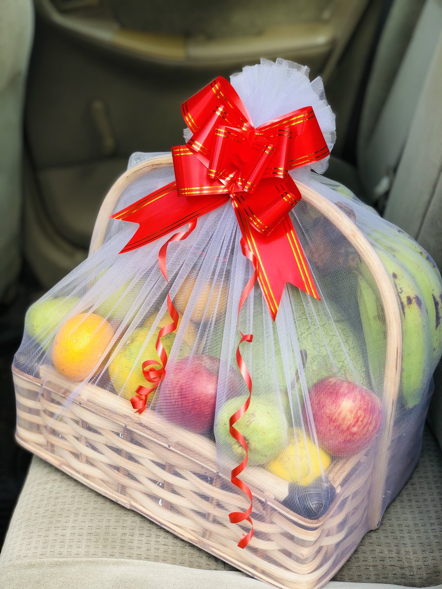 happyjarstore's tweet photo. @_Olayemi_ Hello sir, we sell gift baskets. Small, (size in this picture is N25,000)
Medium, and large baskets. https://t.co/mg0QQUTyxm