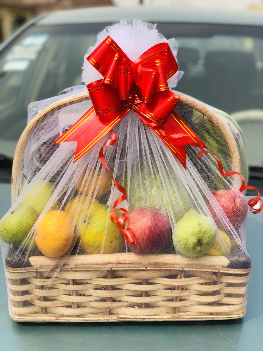 happyjarstore's tweet photo. @_Olayemi_ Hello sir, we sell gift baskets. Small, (size in this picture is N25,000)
Medium, and large baskets. https://t.co/mg0QQUTyxm